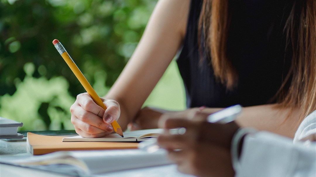 Luyện viết tay Kanji để ghi nhớ lâu hơn